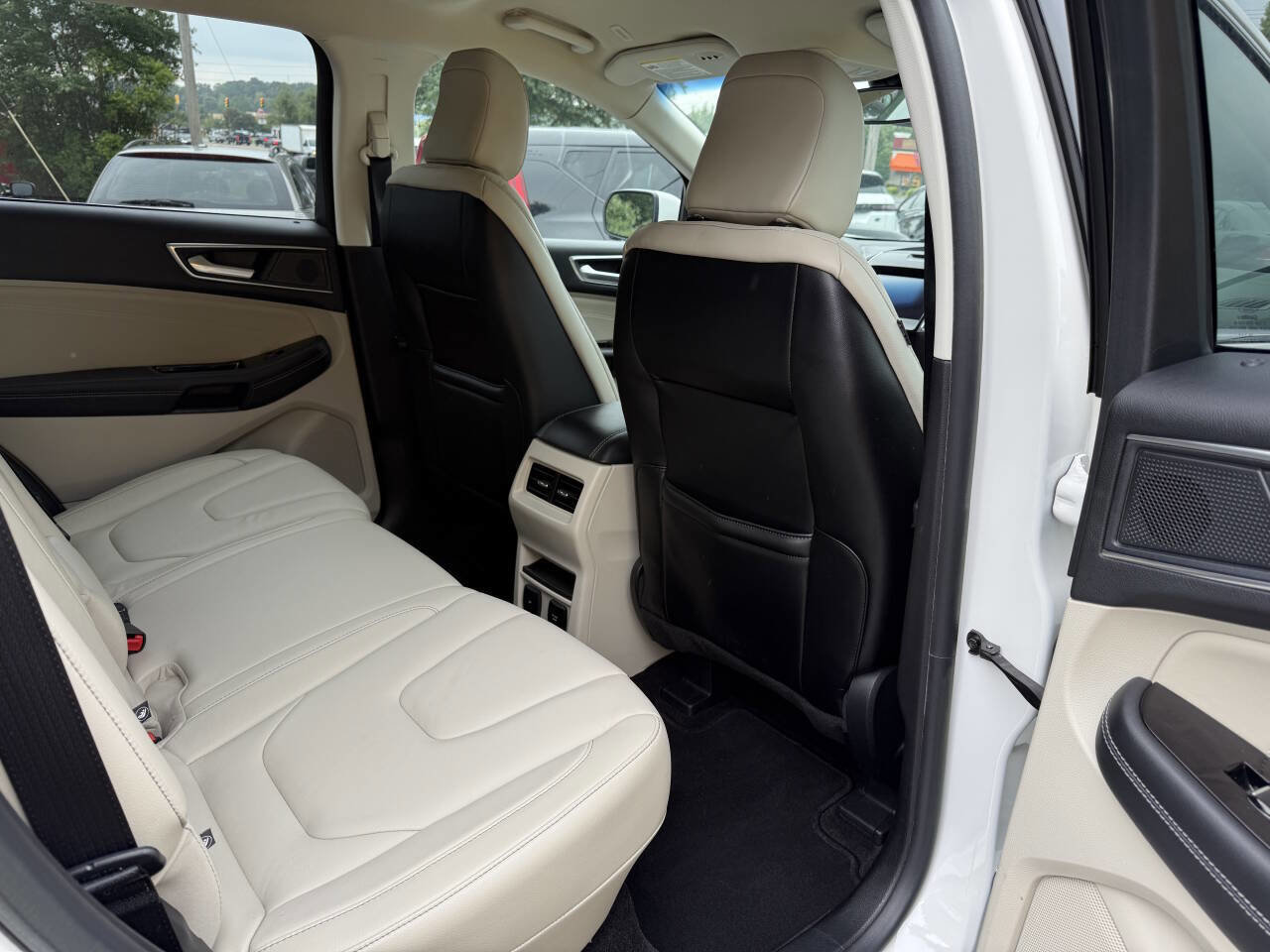 Used 2020 Ford Edge Titanium image 15
