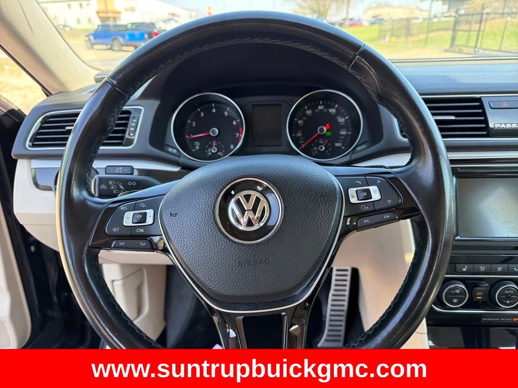 Used 2019 Volkswagen Passat 2.0T SE R-Line image 14