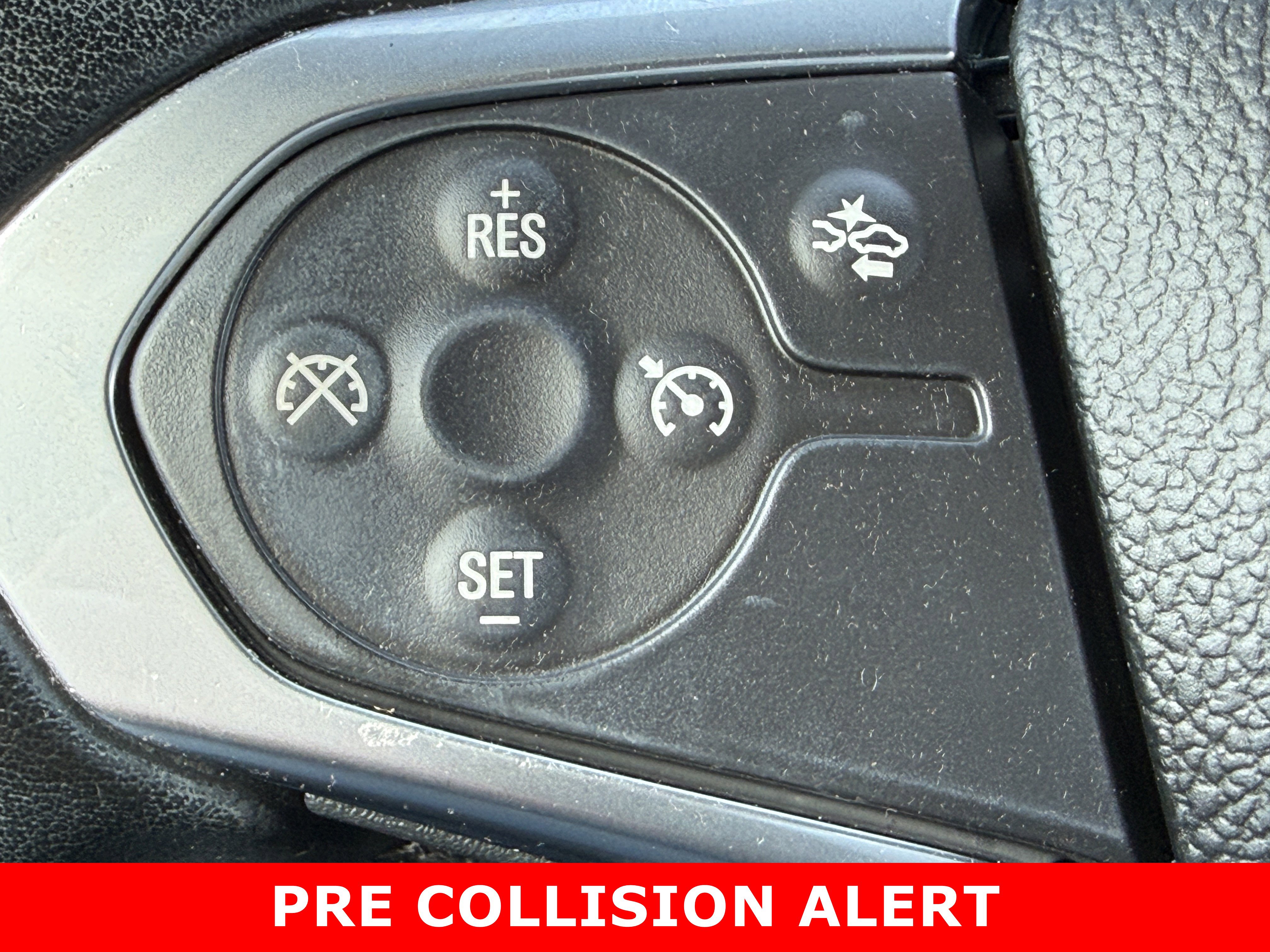 Used 2023 Chevrolet Traverse LT image 24