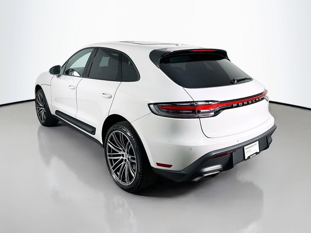 Certified 2025 Porsche Macan image 3