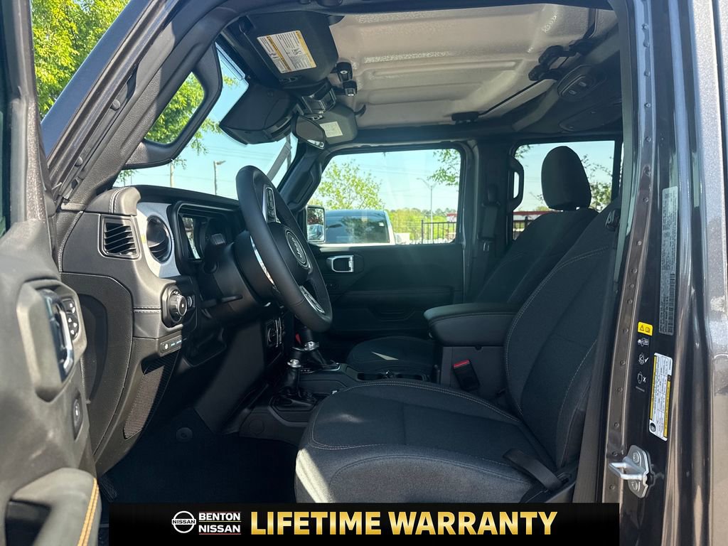 Used 2025 Jeep Wrangler Unlimited Sahara w/ Safety Group image 11