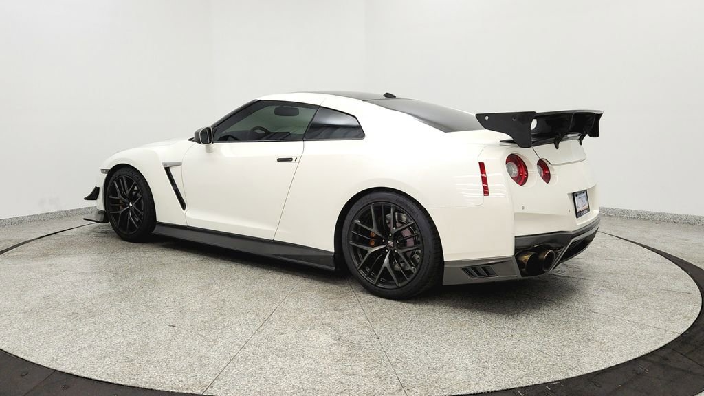 Used 2017 Nissan GT-R Premium w/ Premium Interior Package AWD/4WD image 3