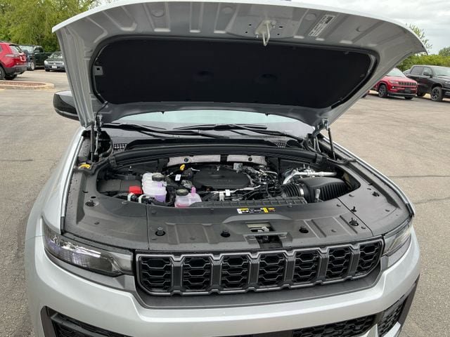 New 2026 Jeep Grand Cherokee L 4WD image 11