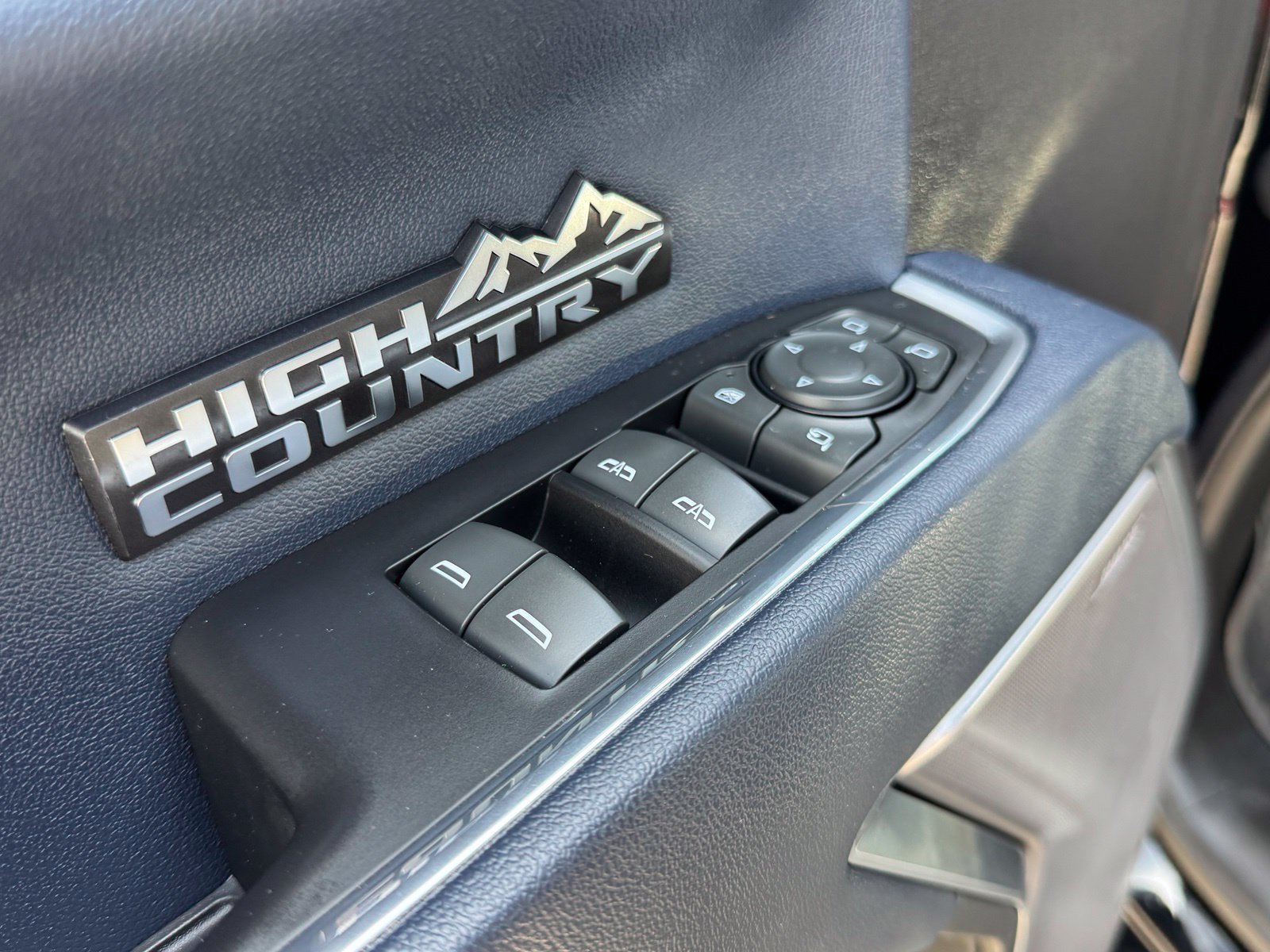 Used 2022 Chevrolet Silverado 1500 High Country w/ High Country Premium Package AWD/4WD image 13