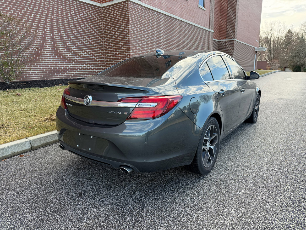 Used 2017 Buick Regal Sport Touring image 10