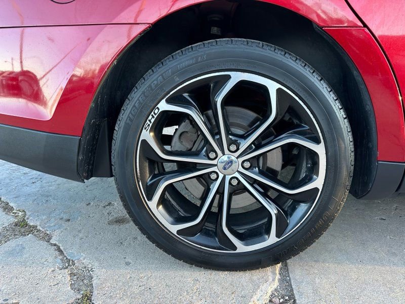 Used 2013 Ford Taurus SHO image 9