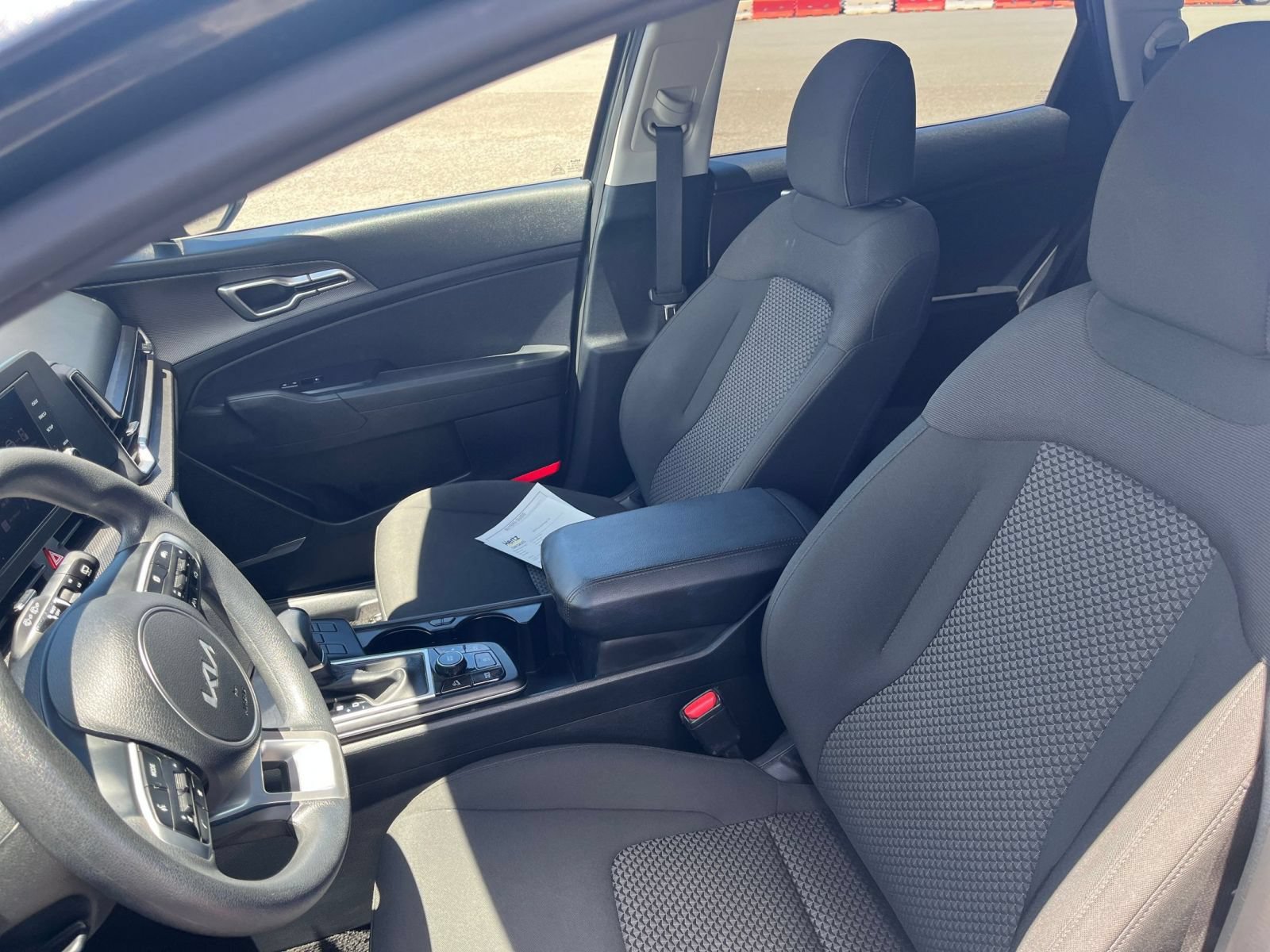Used 2025 Kia Sportage LX FWD image 30