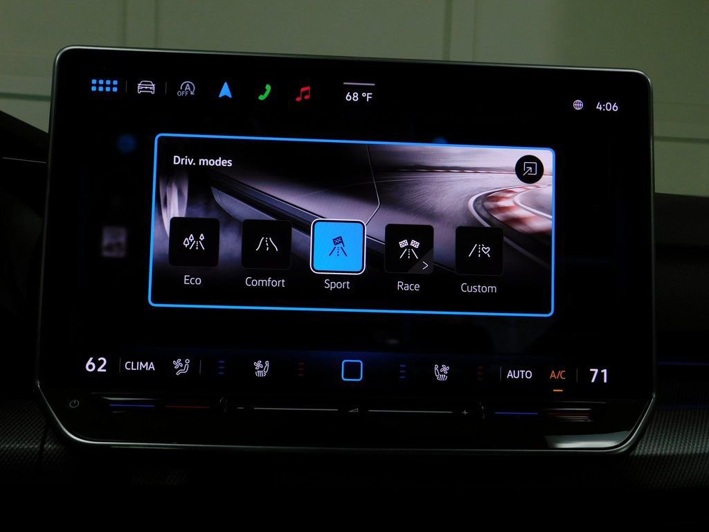 Used 2025 Volkswagen Golf 2.0T image 59