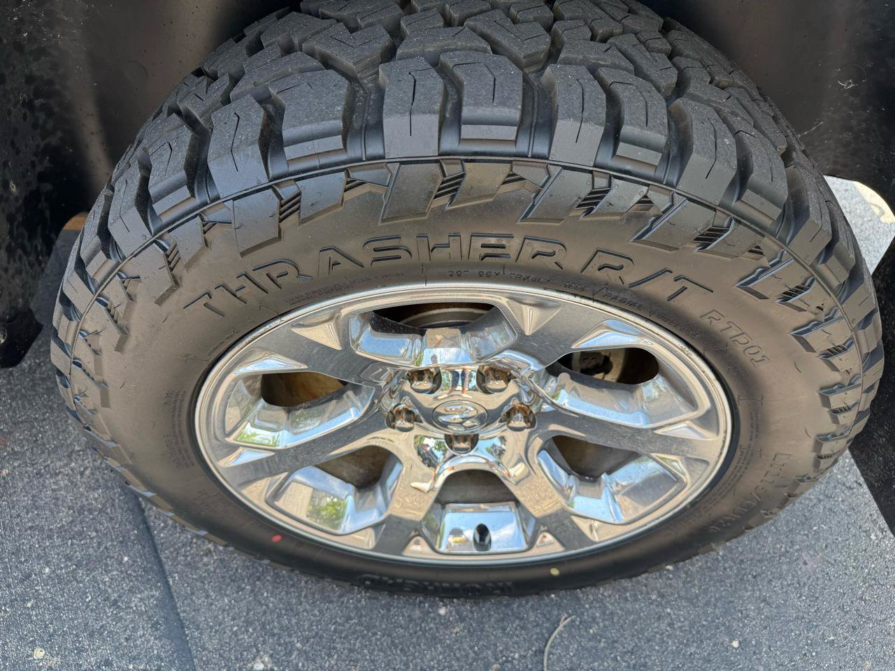 Used 2018 RAM 1500 Laramie w/ Convenience Group AWD/4WD image 9