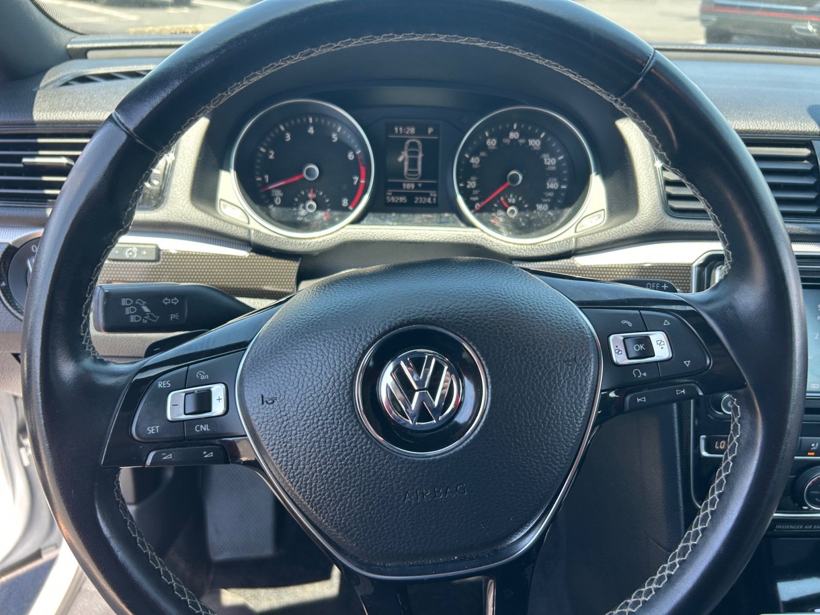 Used 2018 Volkswagen Passat GT FWD image 9