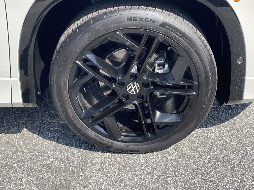New 2026 Volkswagen Tiguan SE R-Line FWD image 8