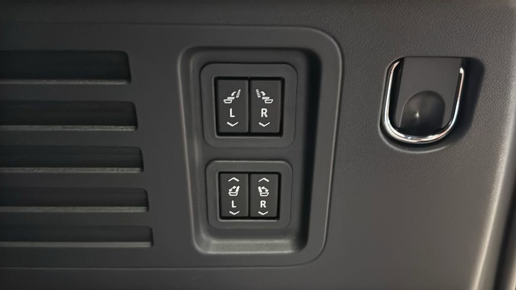 New 2026 GMC Acadia Denali Ultimate w/ LPO, Floor Liner Package AWD/4WD image 19