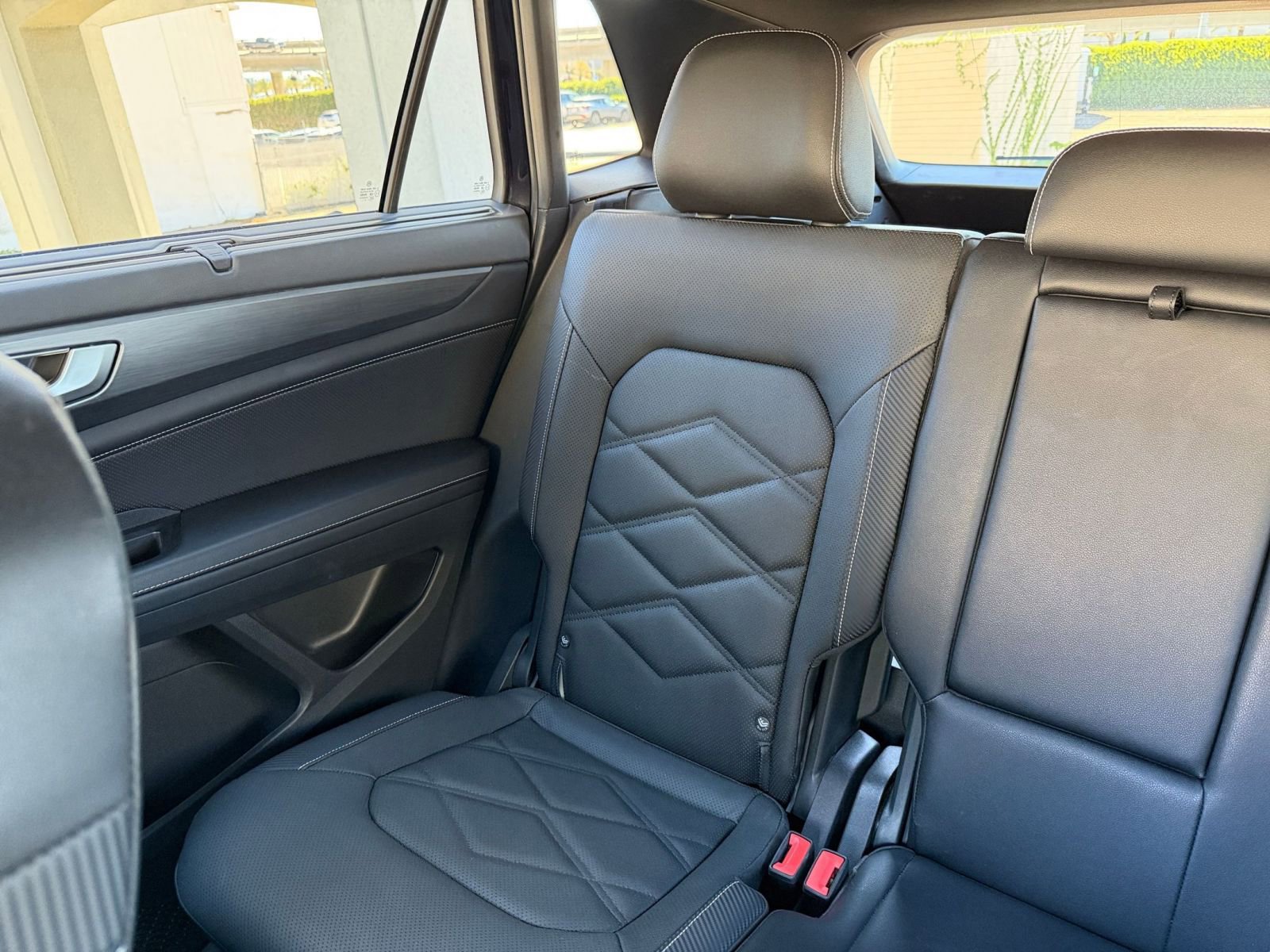 Used 2025 Volkswagen Atlas Cross Sport SE image 39