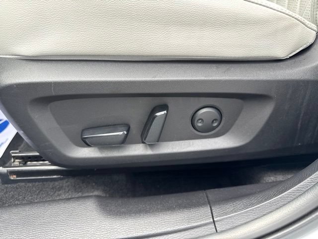 Used 2025 Mitsubishi Outlander SEL AWD/4WD image 17