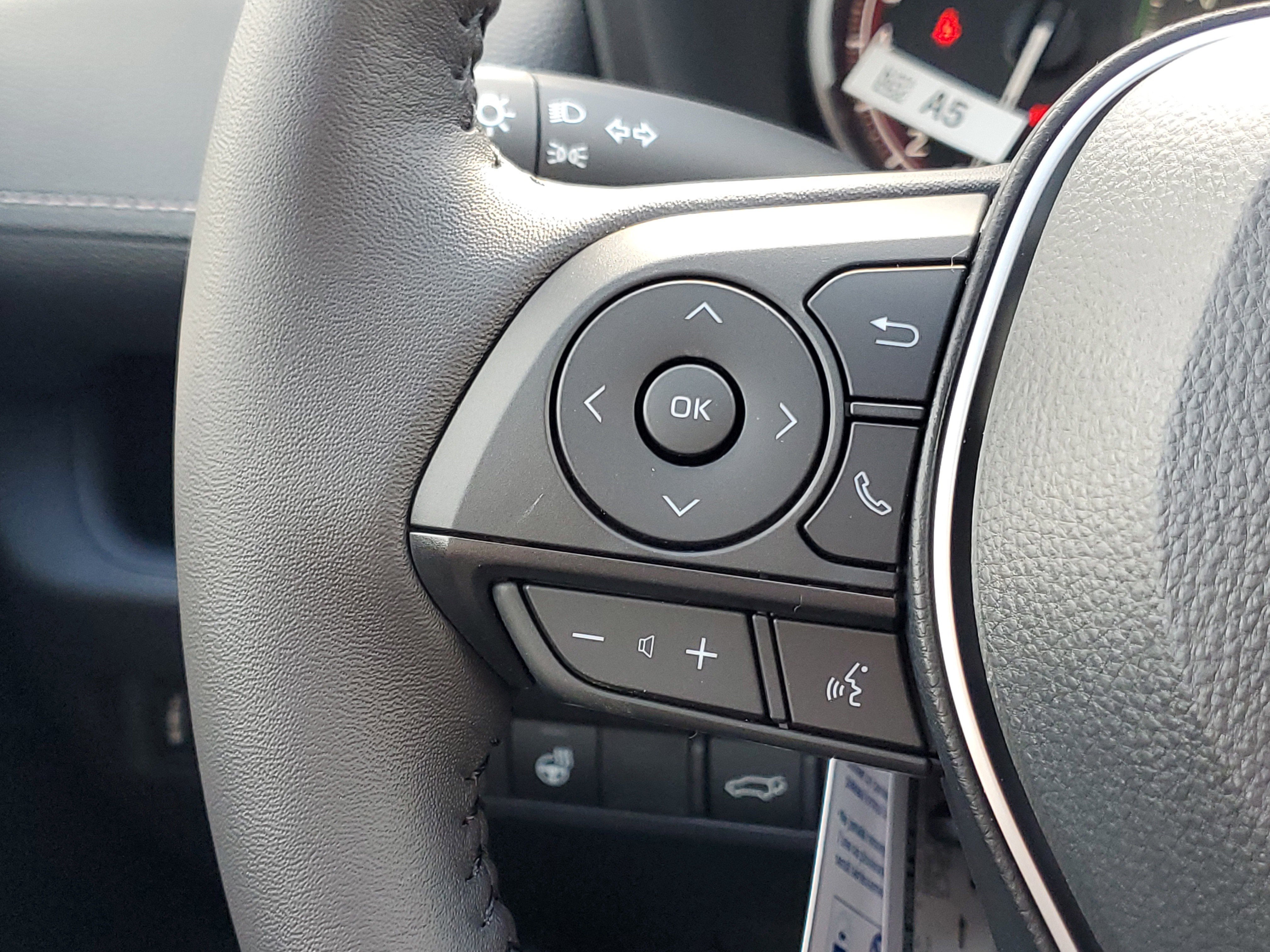 Used 2025 Toyota RAV4 XLE image 25