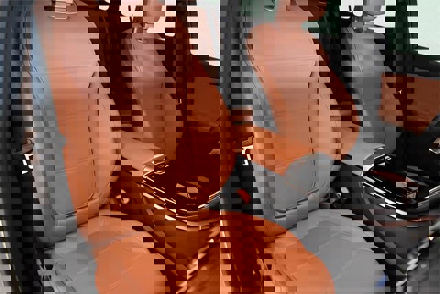 Used 2024 Mercedes-Benz GLC 300 4MATIC image 6