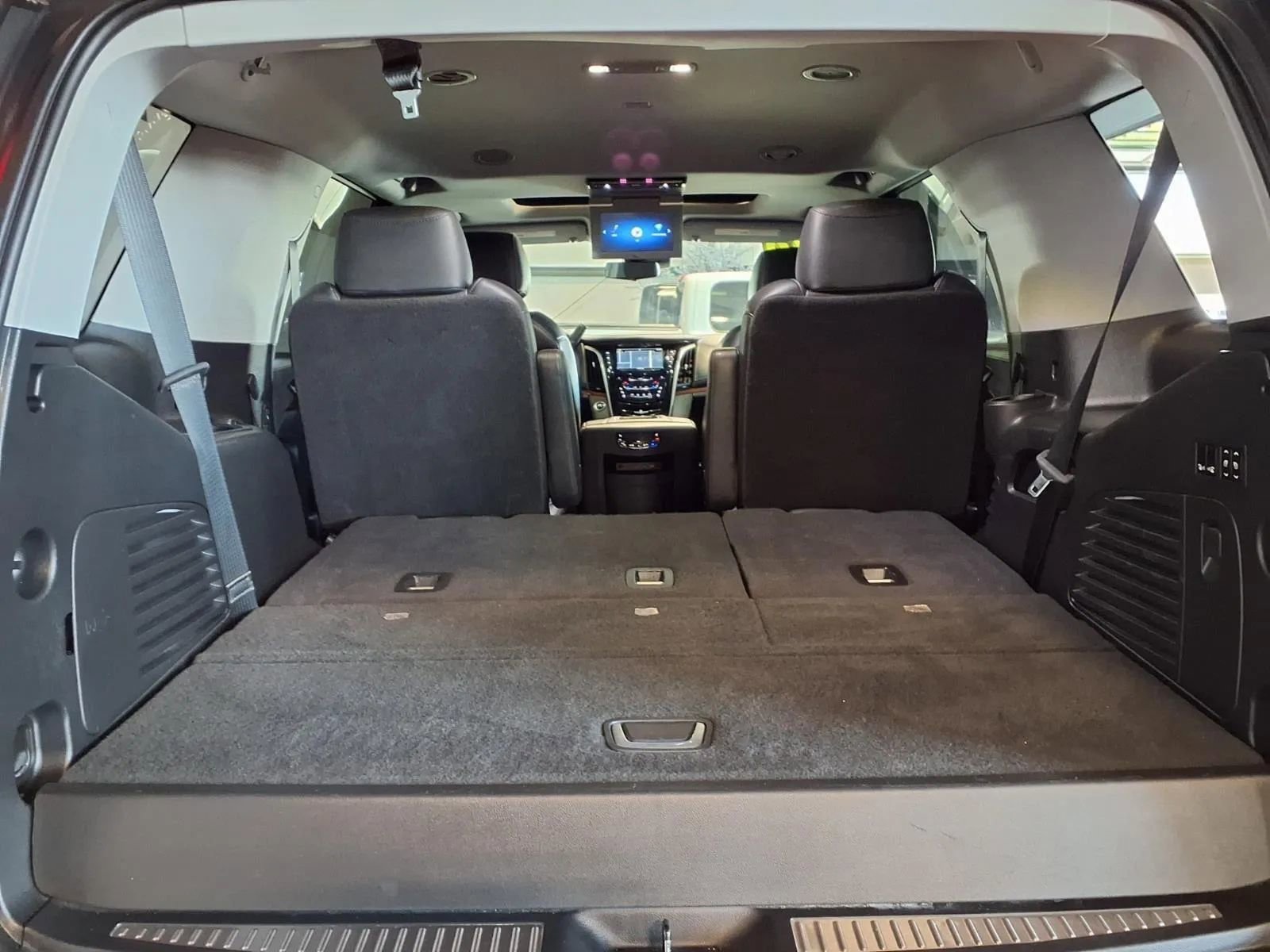 Used 2020 Cadillac Escalade Luxury AWD/4WD image 6