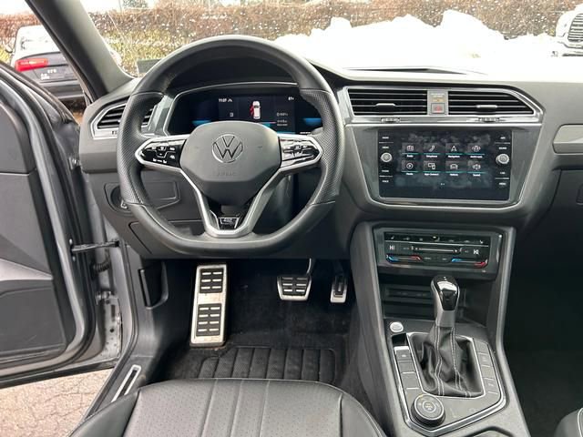 Used 2022 Volkswagen Tiguan SE R-Line image 13