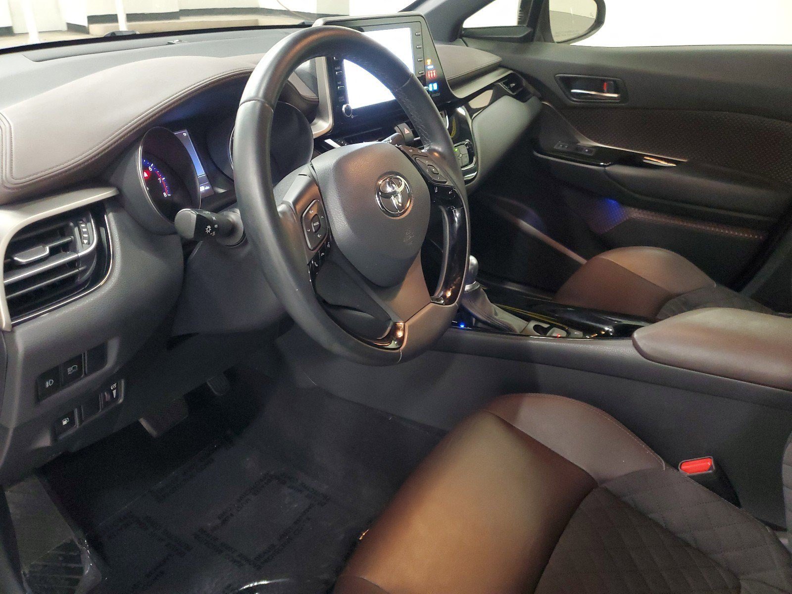 Used 2019 Toyota C-HR Limited FWD image 18
