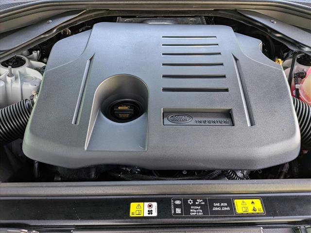 Certified 2025 Land Rover Range Rover SE image 24