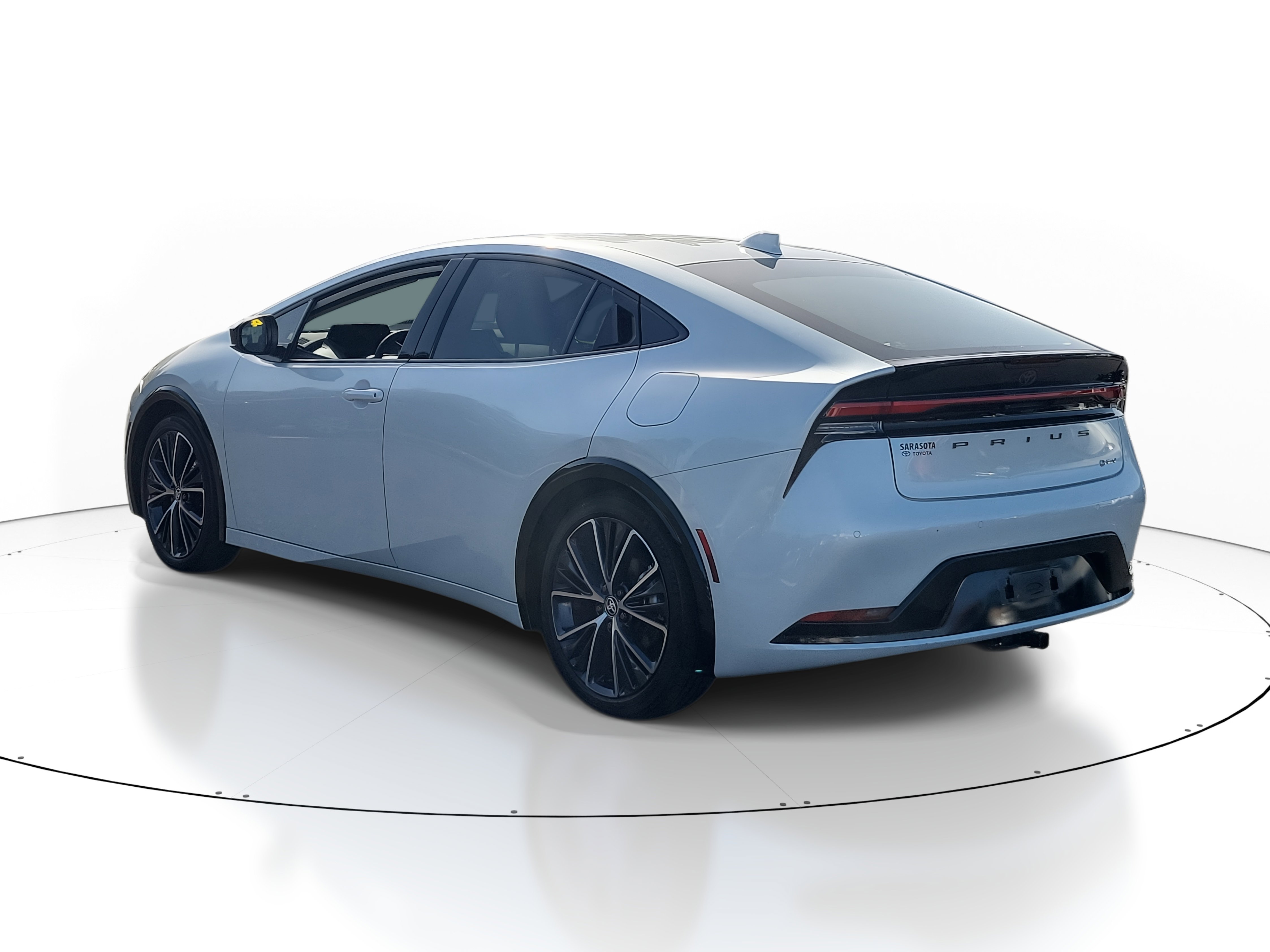 Used 2025 Toyota Prius XLE image 5