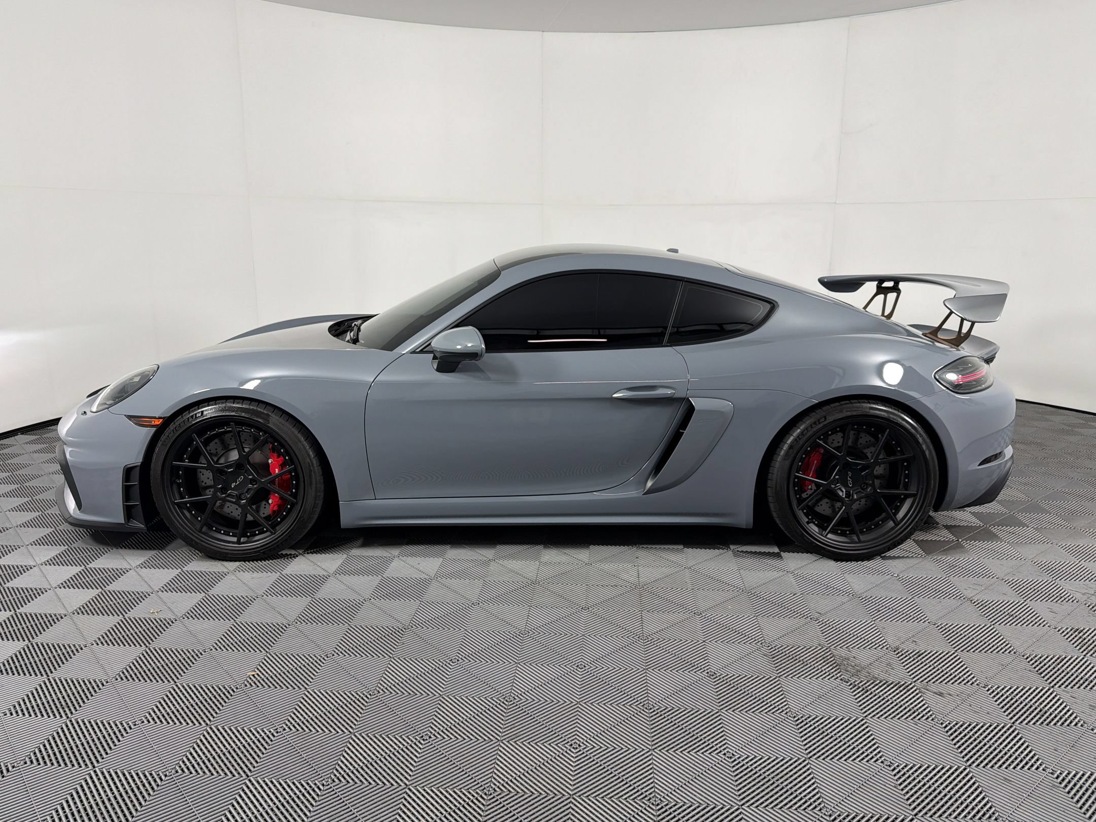 Certified 2023 Porsche 718 Cayman GT4 RWD image 2
