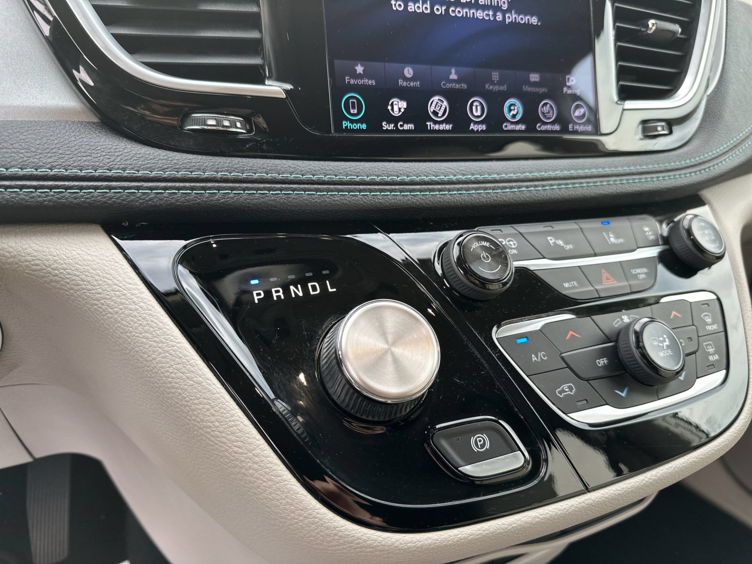 Used 2018 Chrysler Pacifica Limited w/ Advanced Safetytec Group FWD image 19