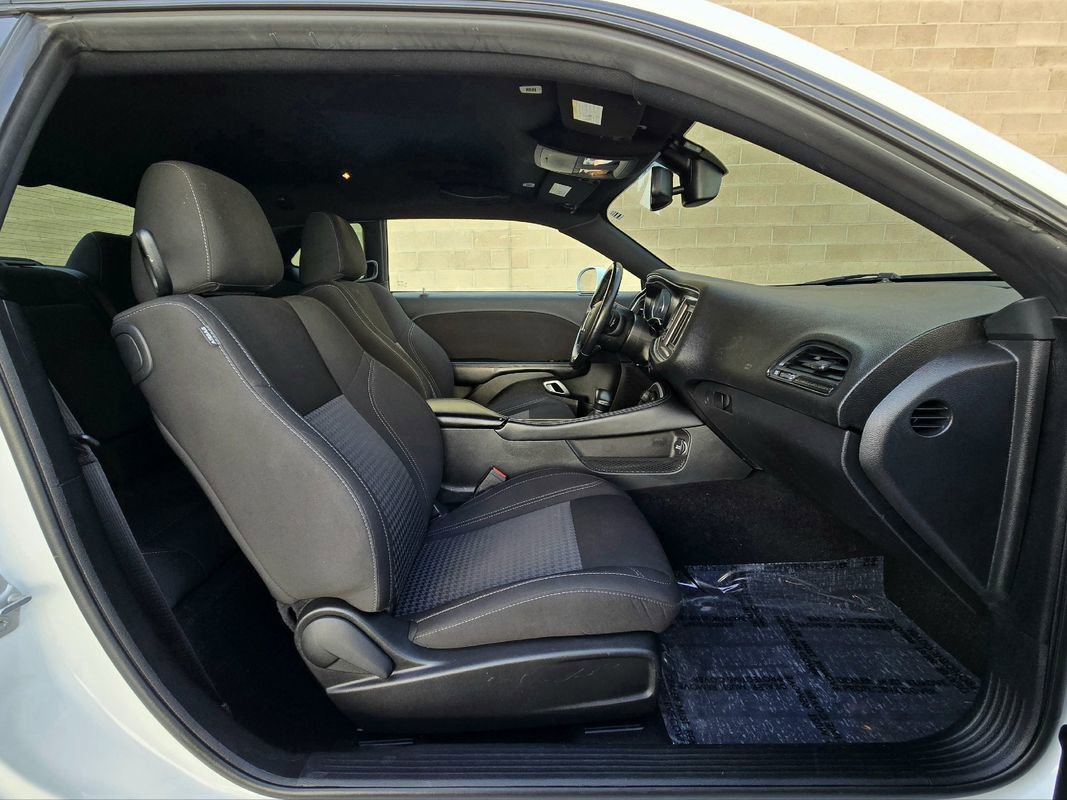 Used 2022 Dodge Challenger SXT image 32