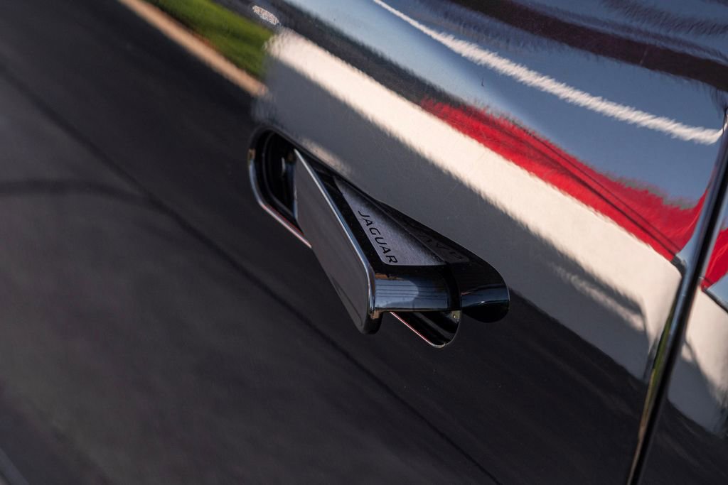 Used 2021 Jaguar F-TYPE Convertible image 17