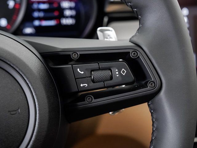 Certified 2025 Porsche Macan image 15