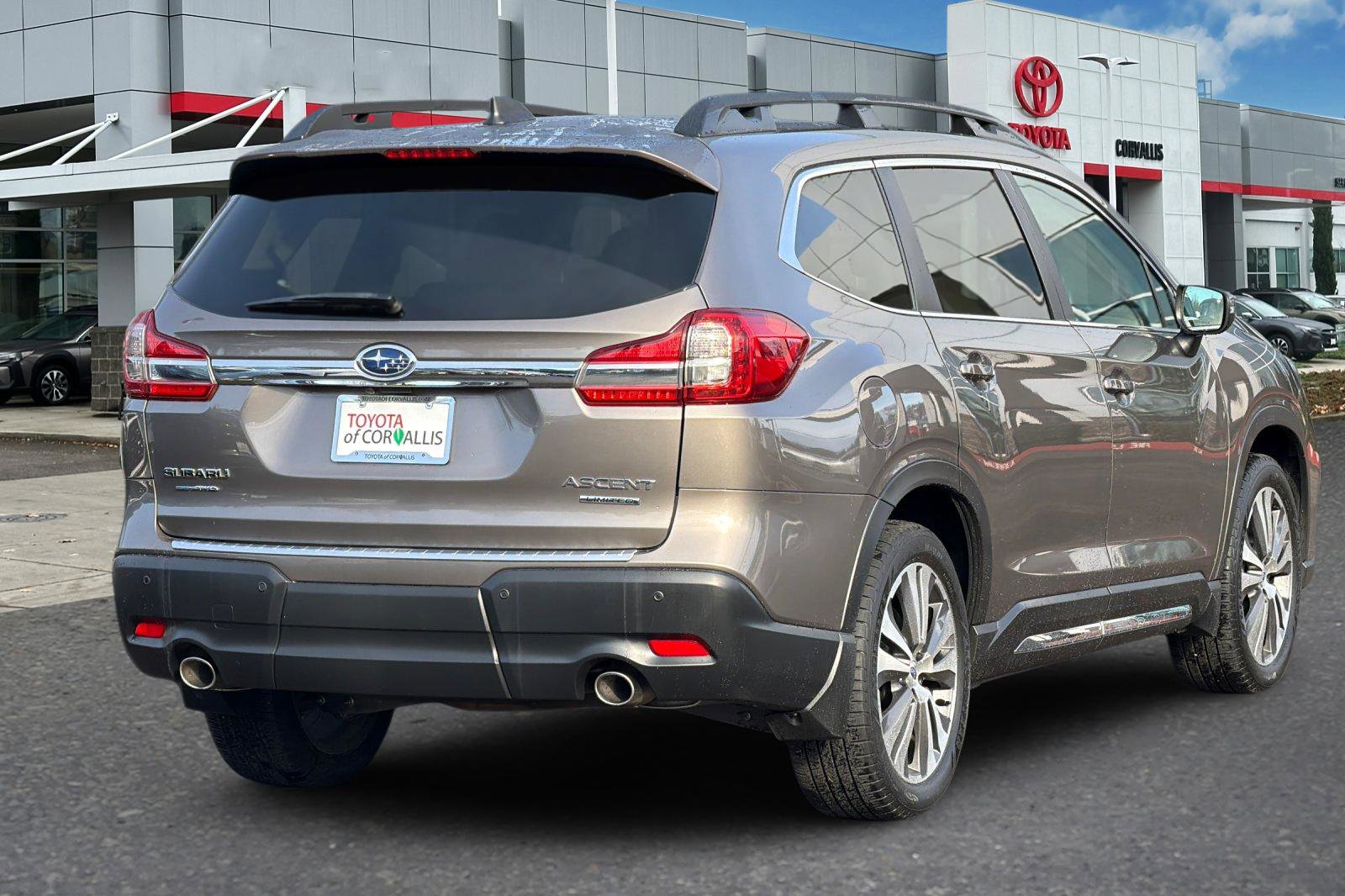 Used 2021 Subaru Ascent Limited w/ Technology Package image 4