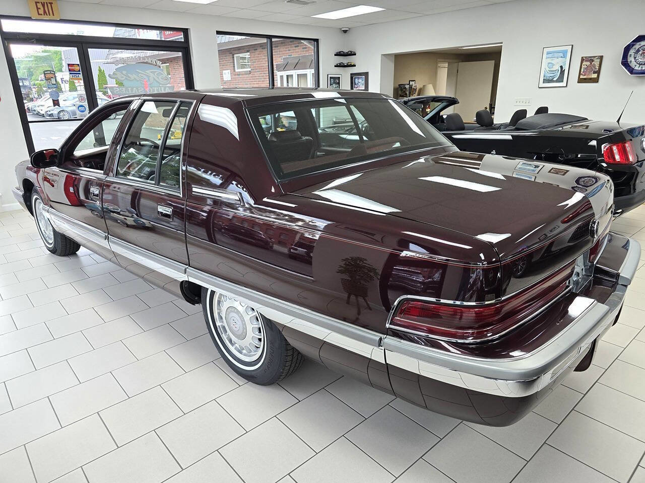Used 1996 Buick Roadmaster Sedan RWD image 10