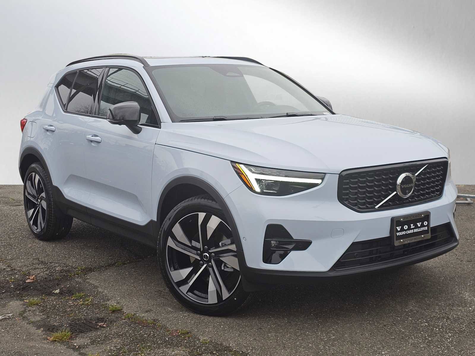 New 2026 Volvo XC40 B5 Plus w/ Protection Package Premier