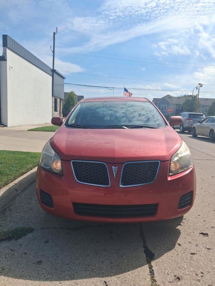 Used 2010 Pontiac Vibe w/ Preferred Package FWD image 2