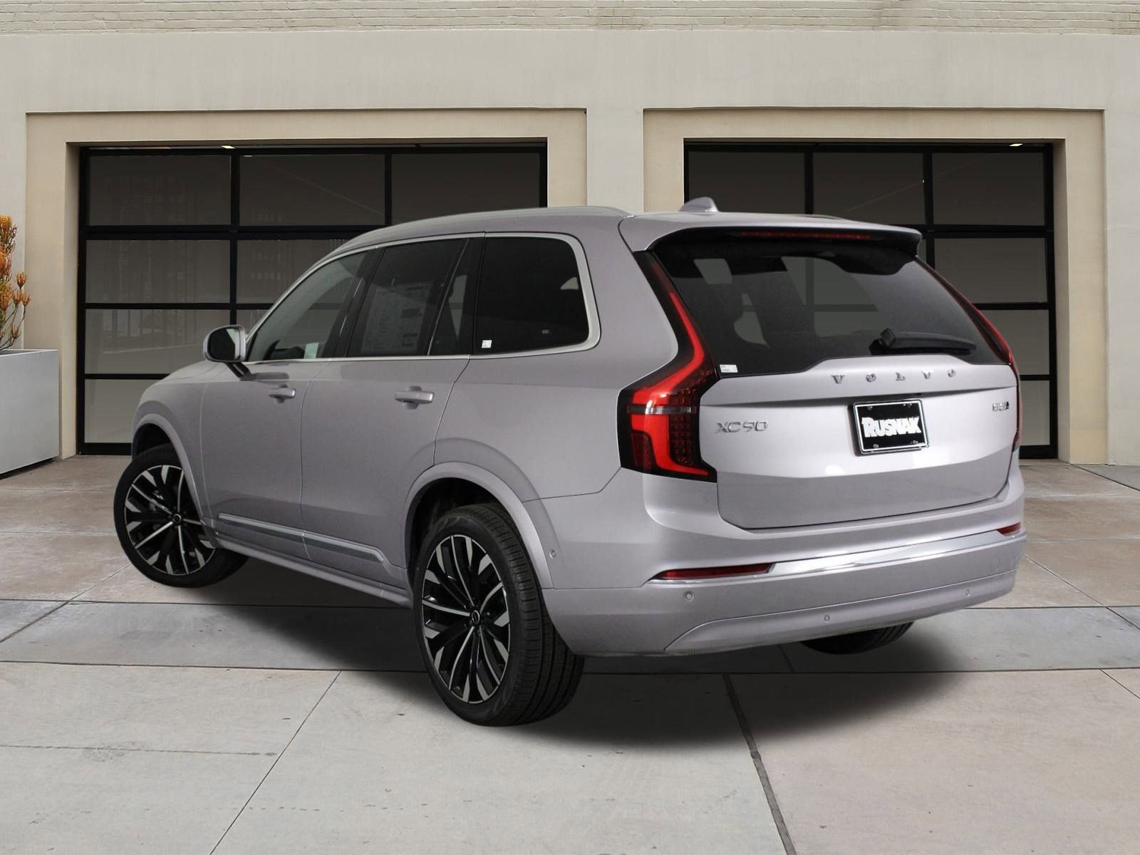 New 2026 Volvo XC90 B5 Plus w/ Protection Package image 3