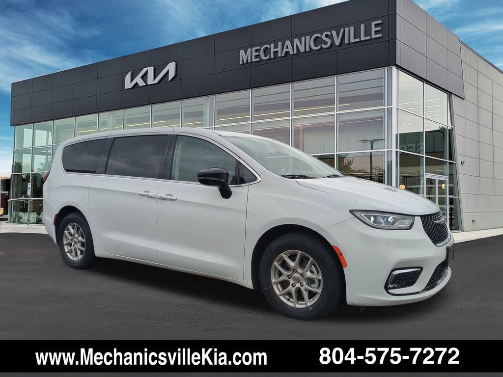 Used 2024 Chrysler Pacifica Touring-L