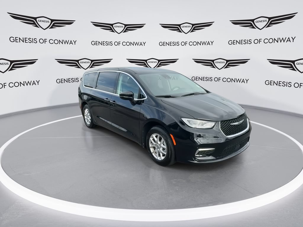 Used 2024 Chrysler Pacifica Touring-L FWD image 2