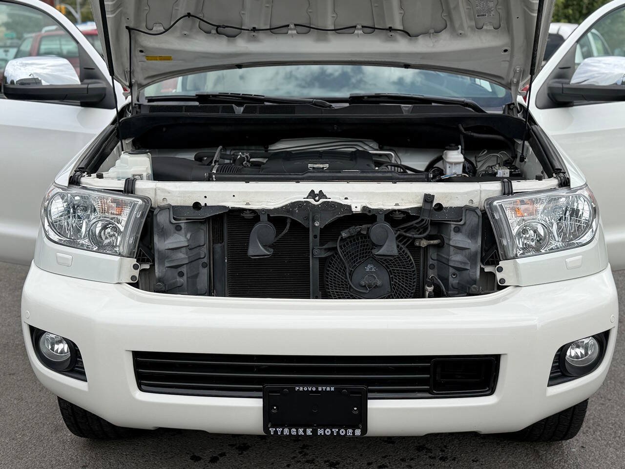 Used 2015 Toyota Sequoia Platinum AWD/4WD image 3