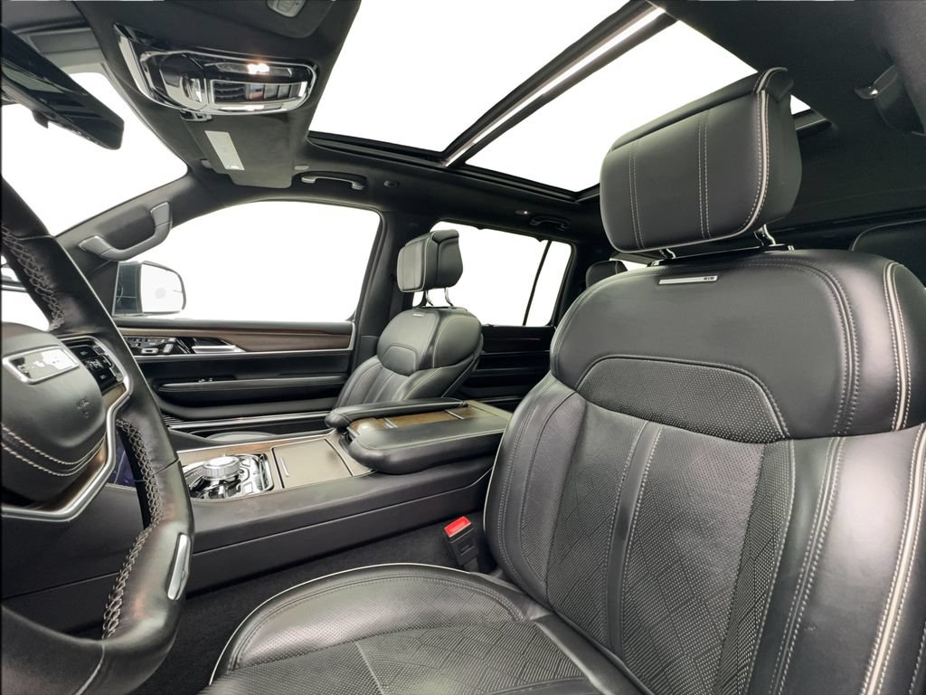 Used 2023 Jeep Grand Wagoneer Series II w/ Flexible Seating Group AWD/4WD image 19