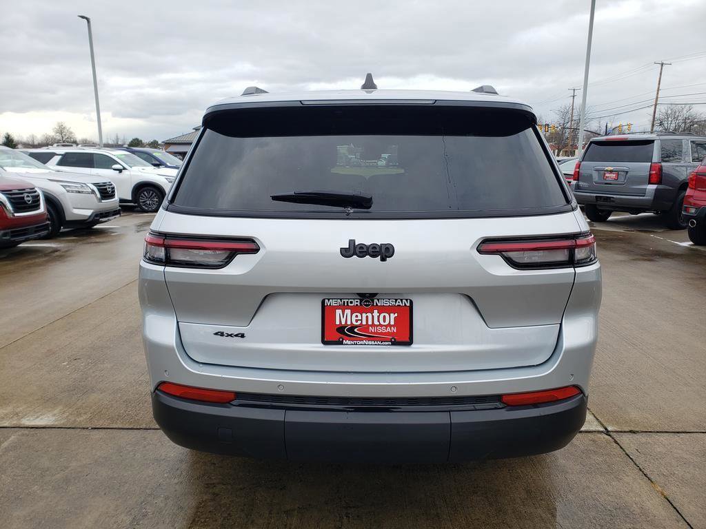 Used 2023 Jeep Grand Cherokee L Laredo image 8