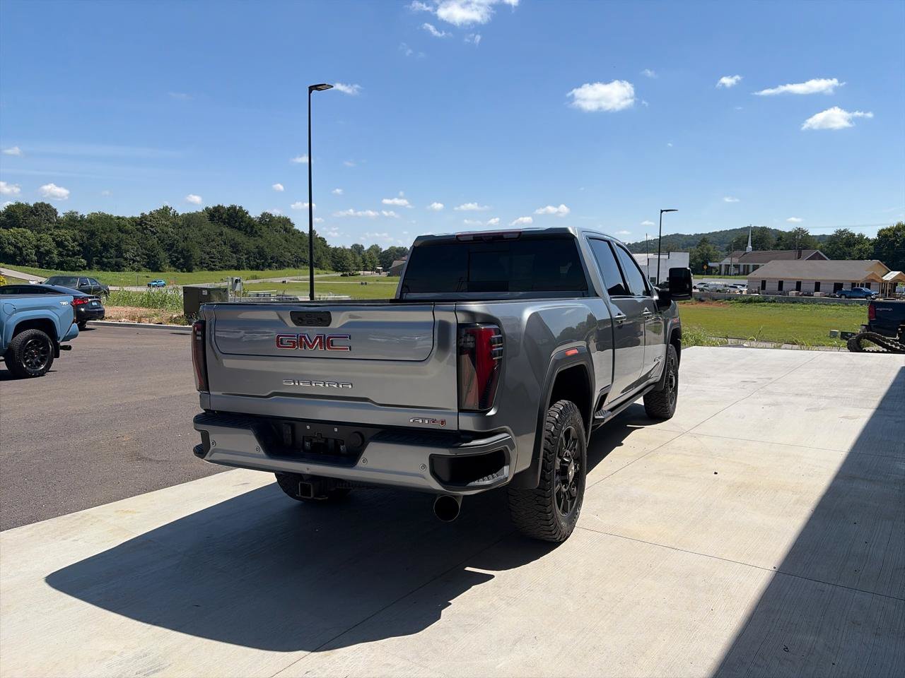 Used 2024 GMC Sierra 2500 AT4 w/ AT4 Premium Plus Package AWD/4WD image 5