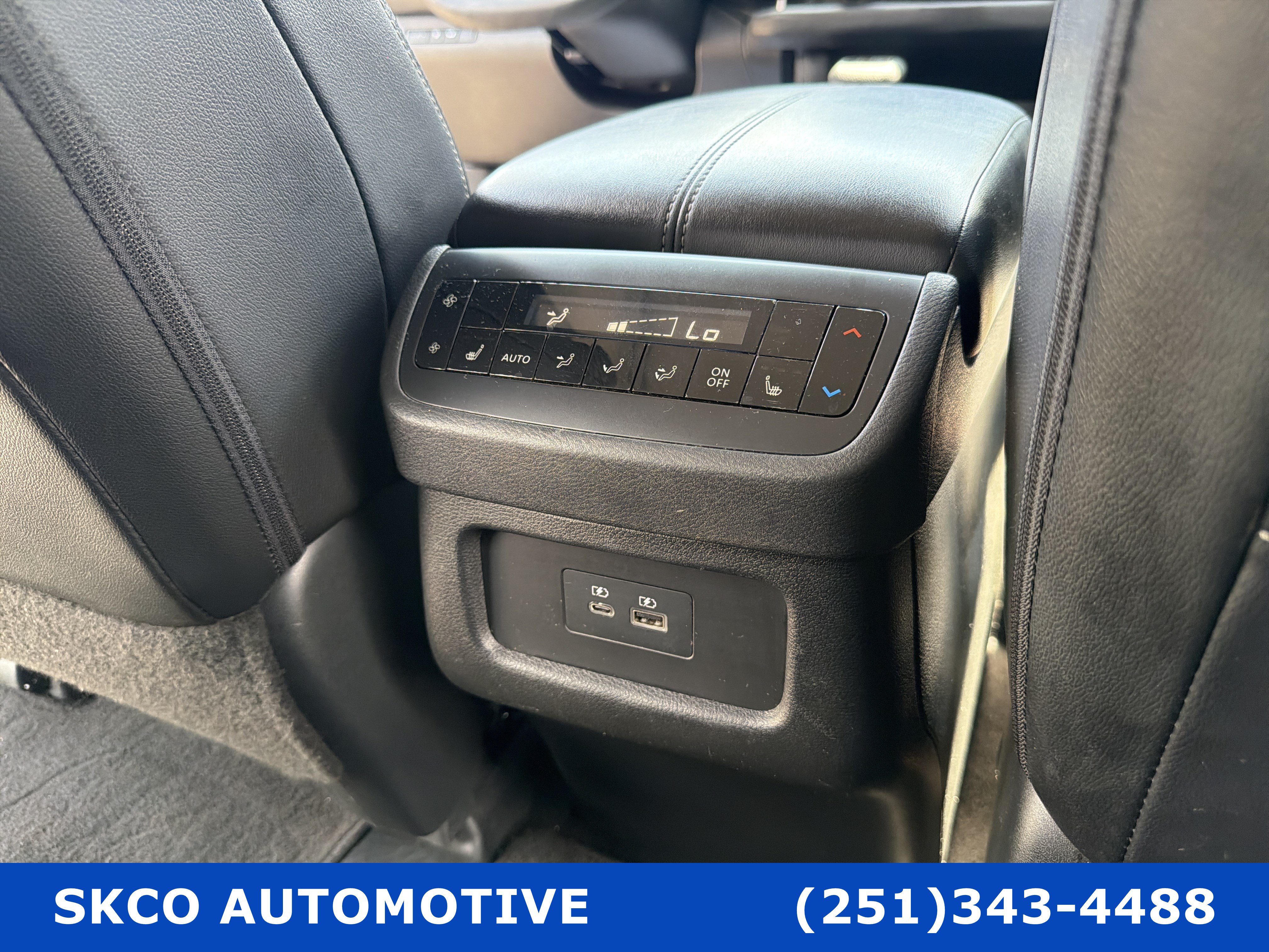 Used 2023 Nissan Pathfinder SL w/ SL Premium Package FWD image 34