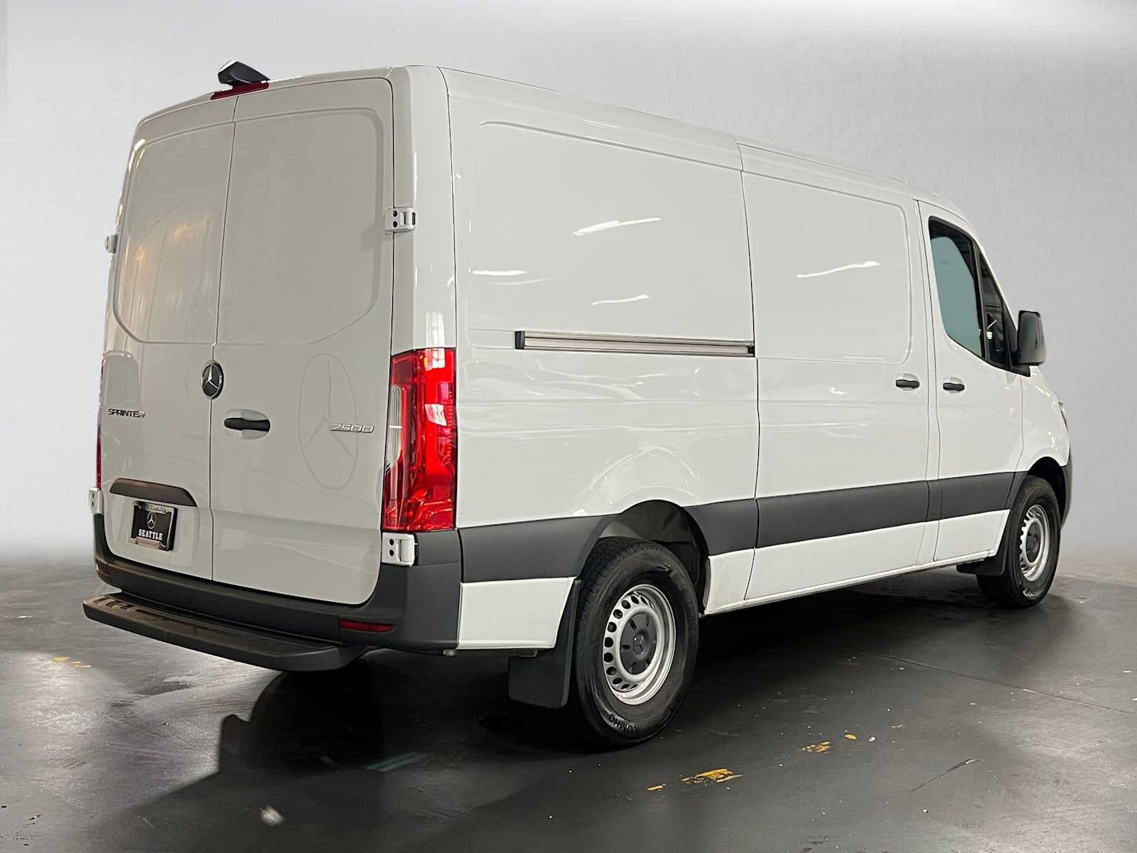 Used 2025 Mercedes-Benz Sprinter 2500 image 4