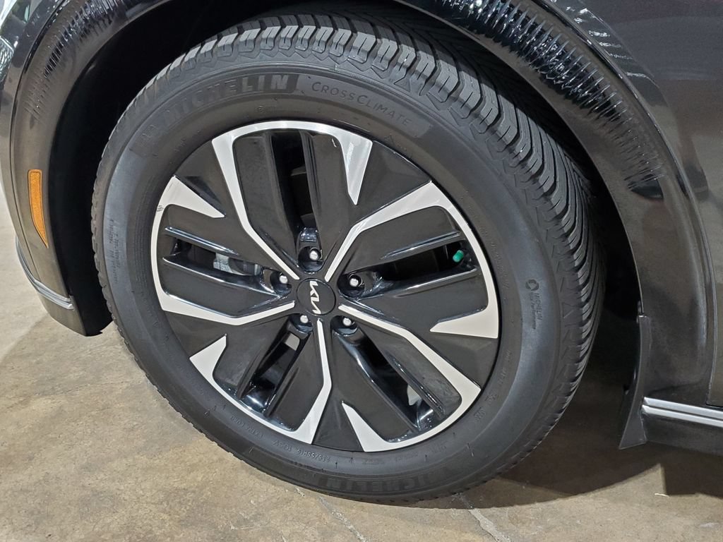 Used 2022 Kia EV6 Wind RWD image 34