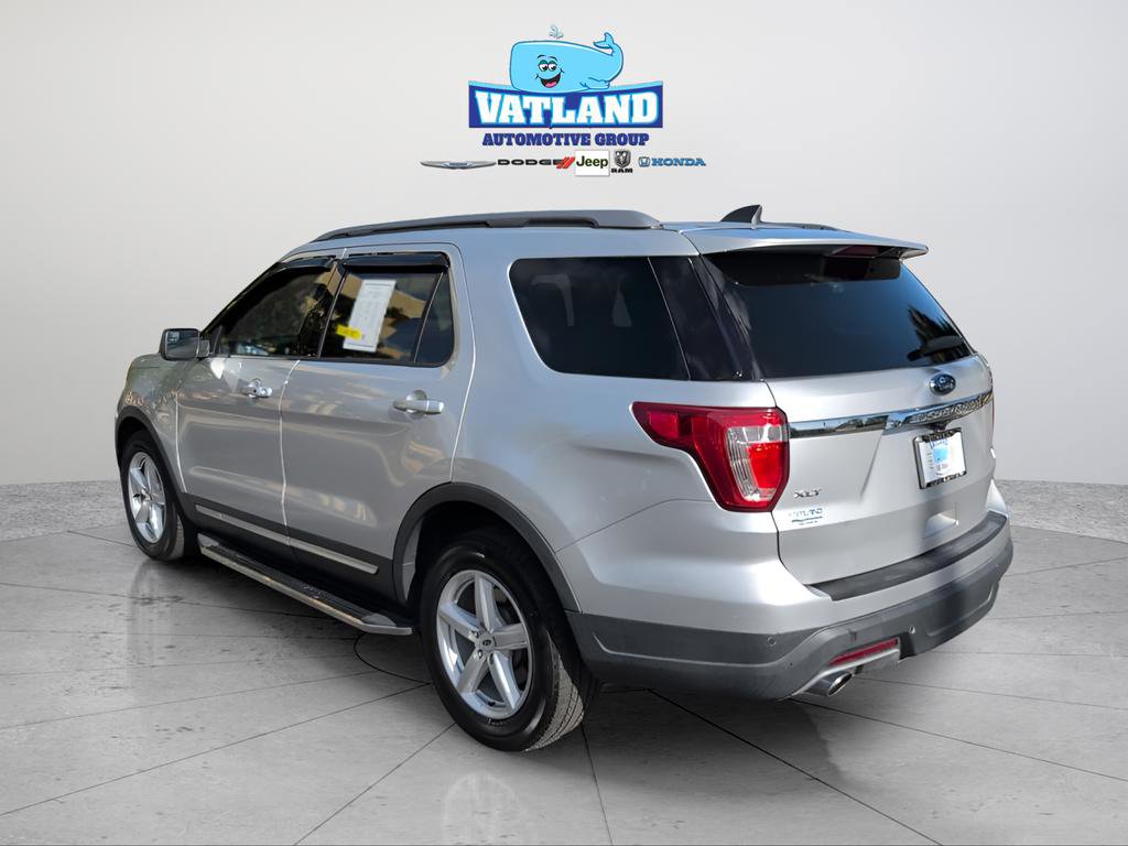 Used 2018 Ford Explorer XLT image 3