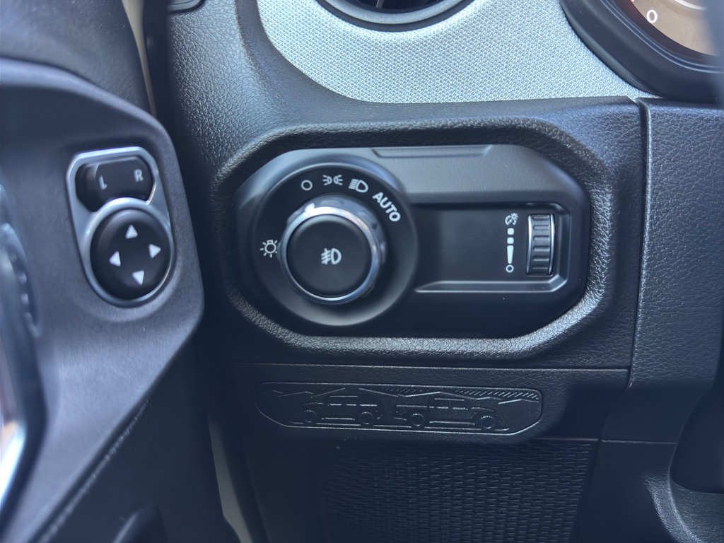 Certified 2025 Jeep Wrangler Unlimited Sport image 19