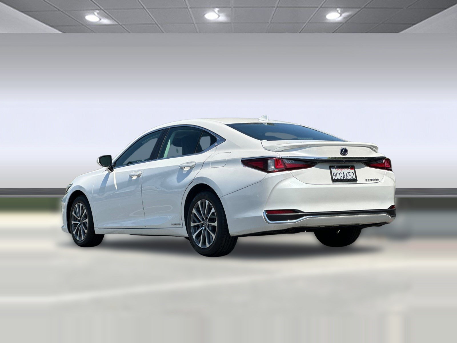 Used 2022 Lexus ES 300h w/ Accessory Package FWD image 3