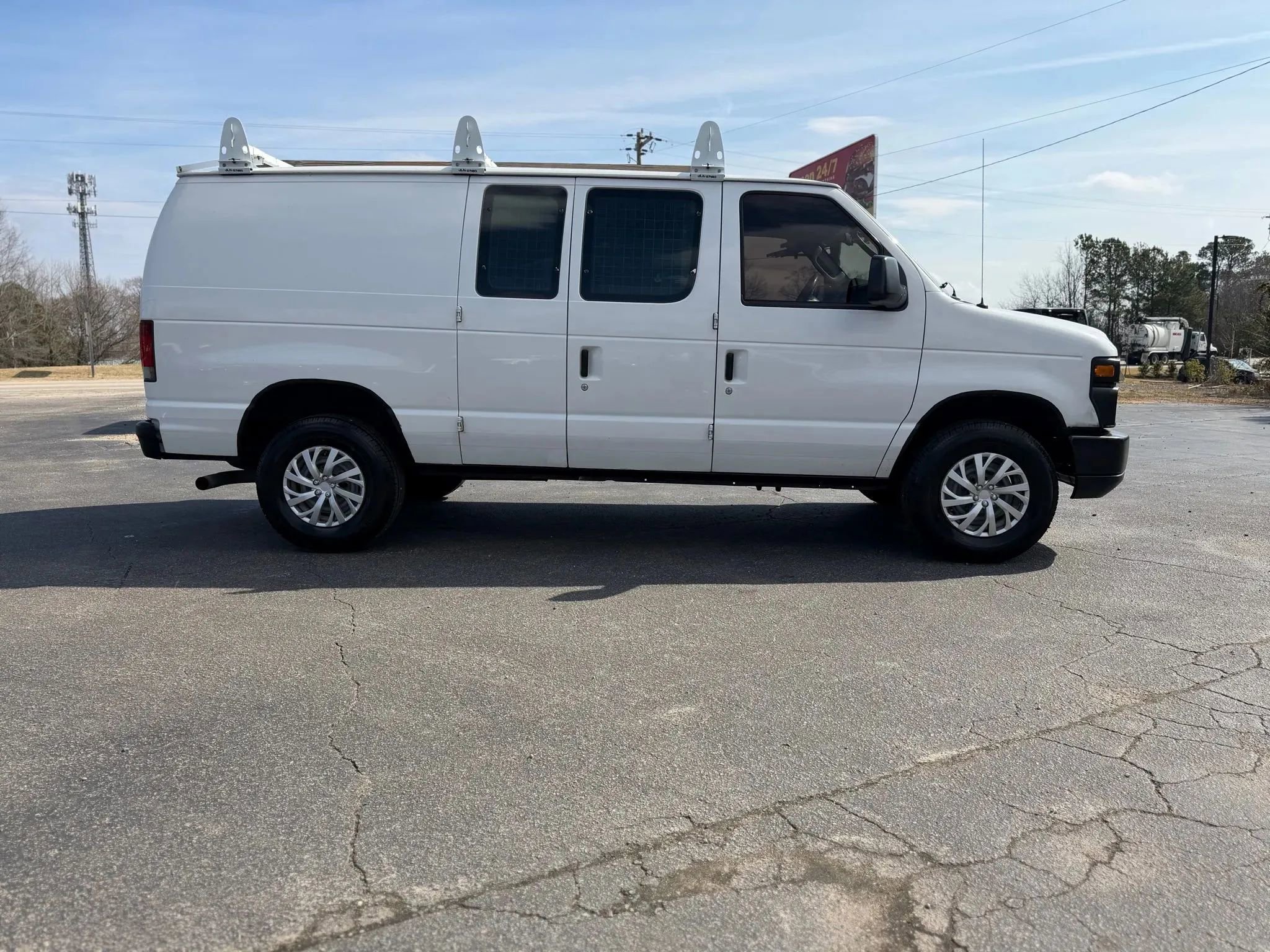 Used 2010 Ford E-250 and Econoline 250 image 6