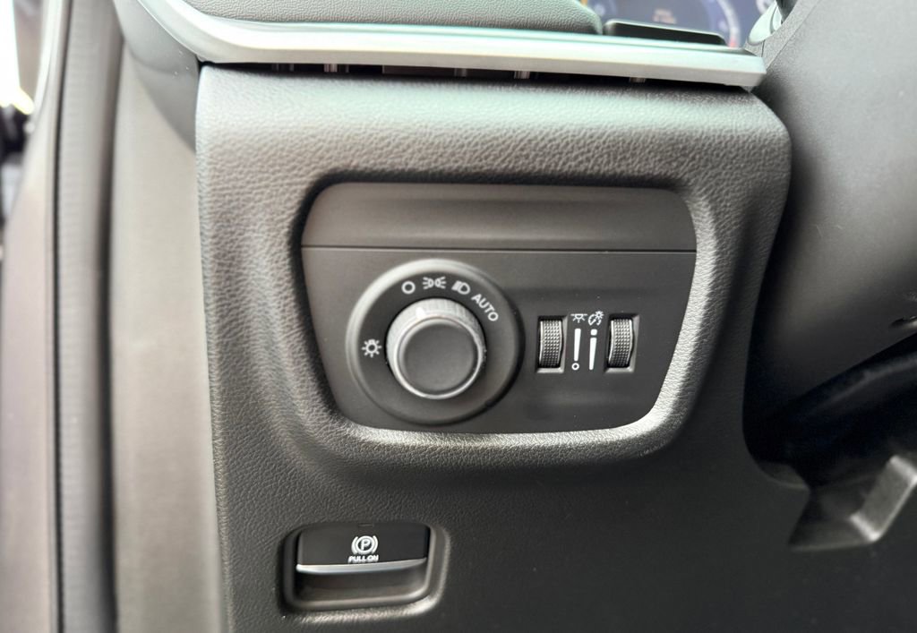 Used 2024 Jeep Grand Cherokee Altitude image 22