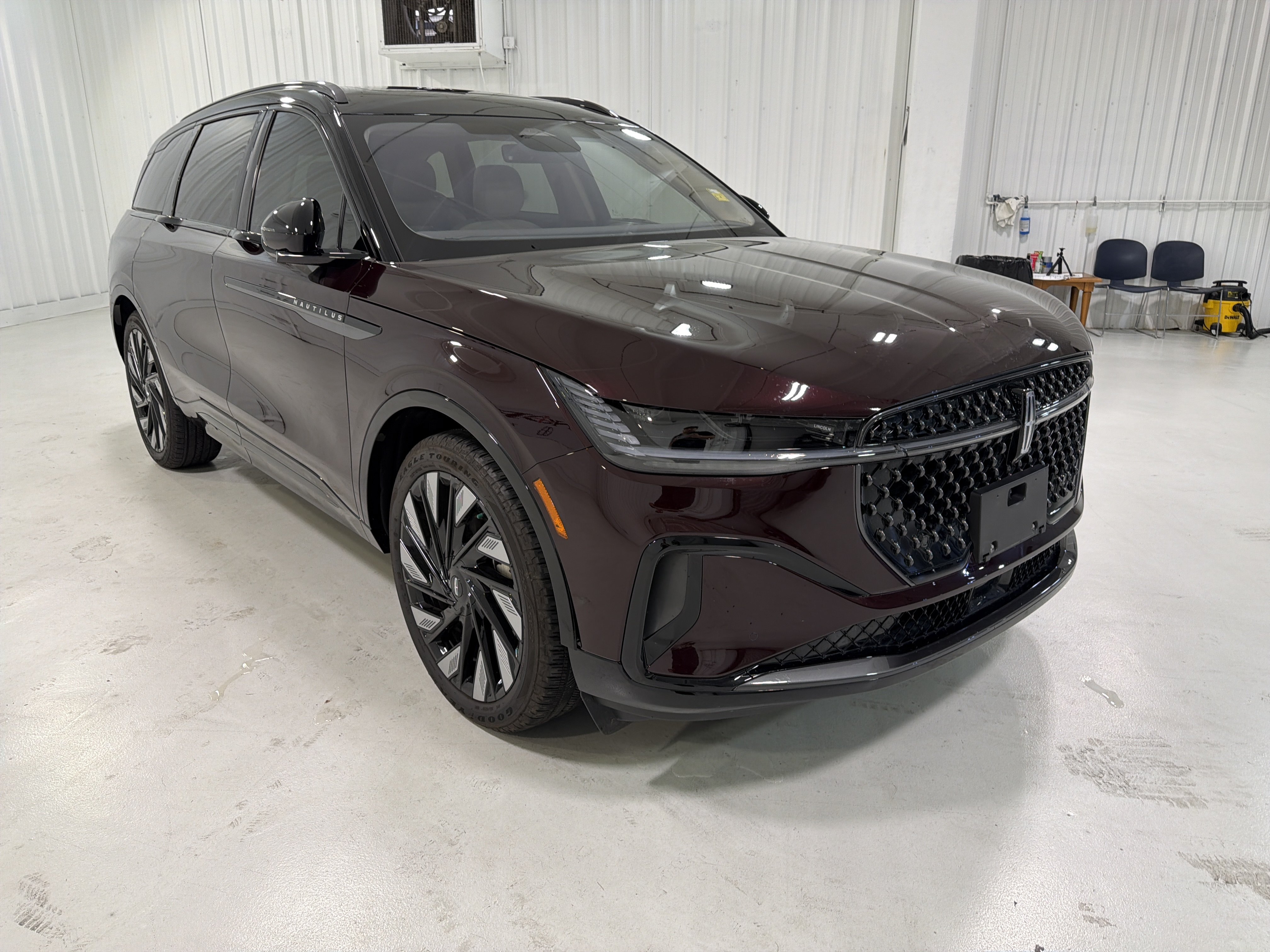 Used 2025 Lincoln Nautilus Reserve AWD/4WD image 7